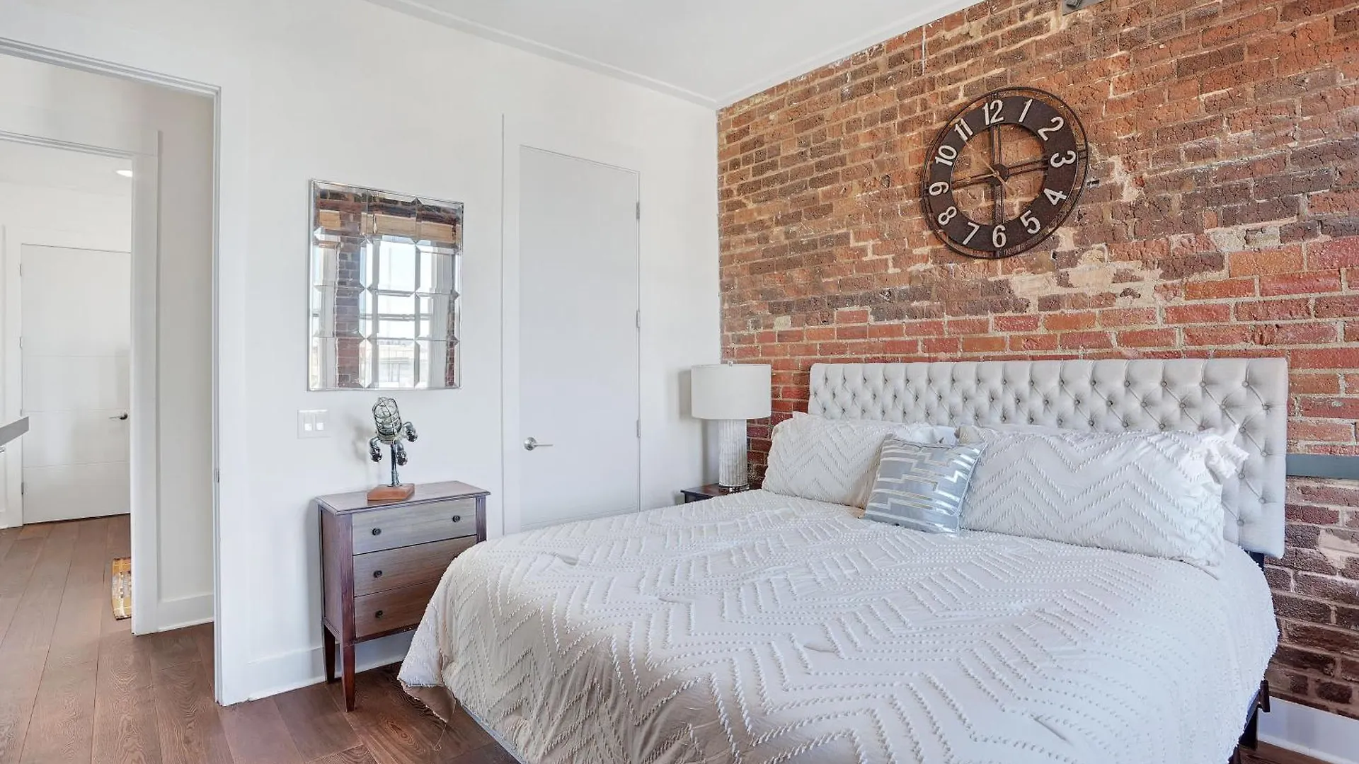 Corner View Broughton Penthouse With Free Reserved Parking Savannah