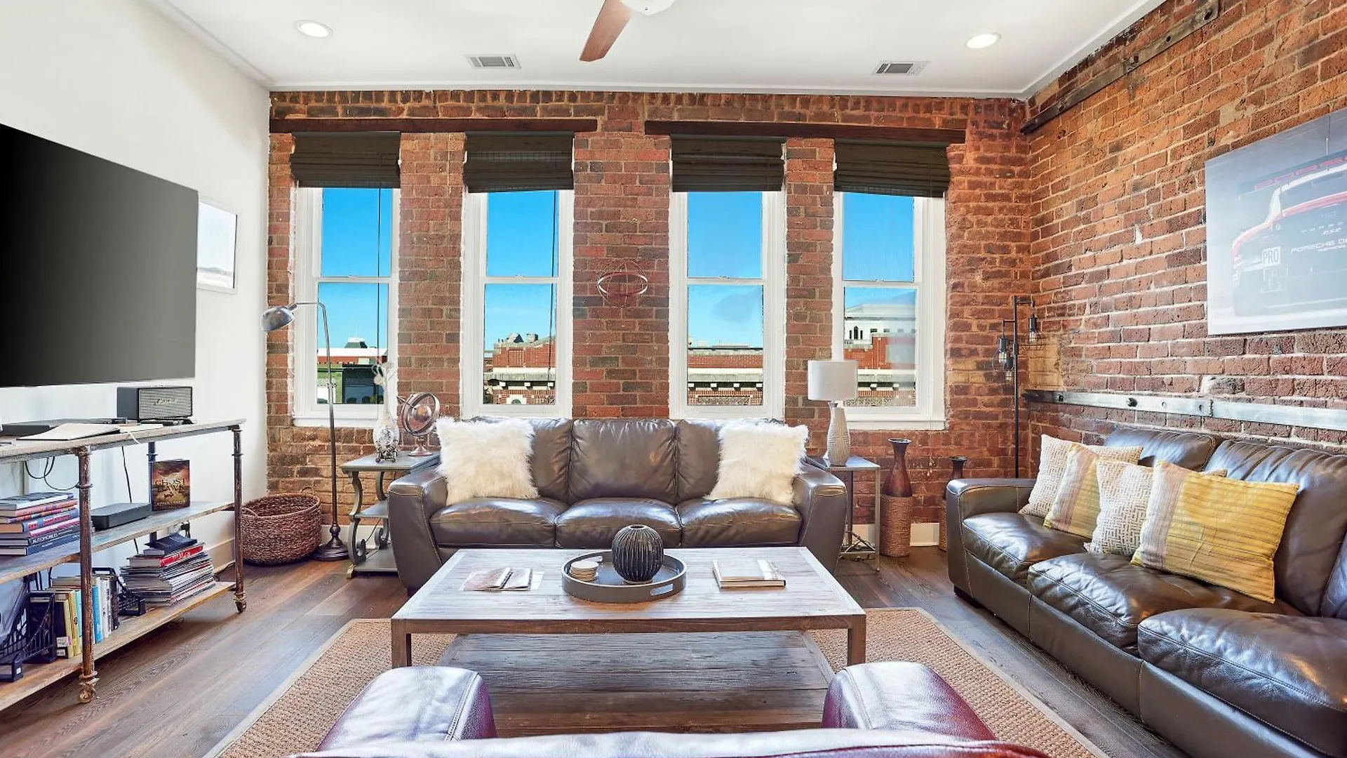 Corner View Broughton Penthouse With Free Reserved Parking Savannah Apartmán