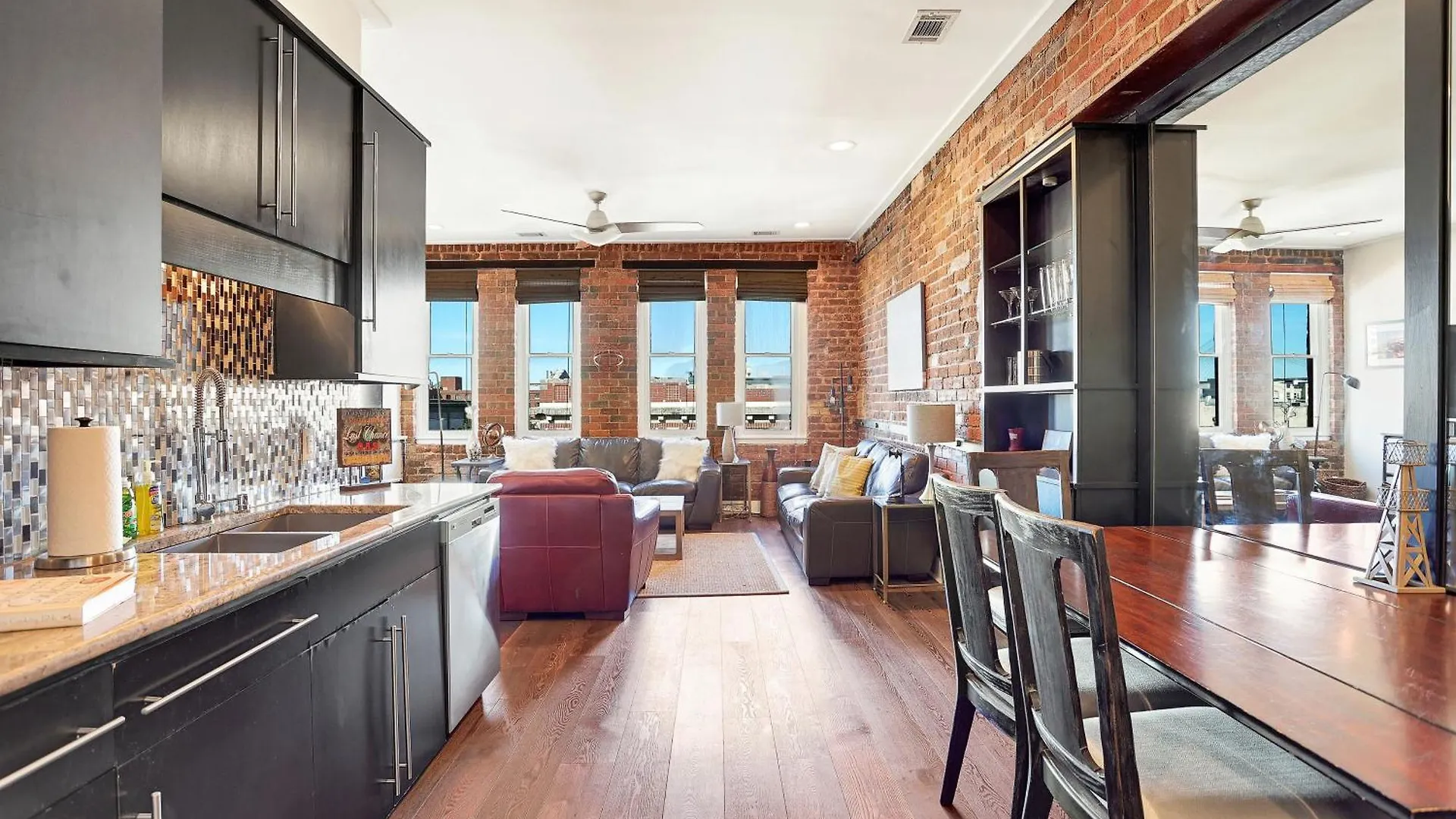 Corner View Broughton Penthouse With Free Reserved Parking Savannah USA