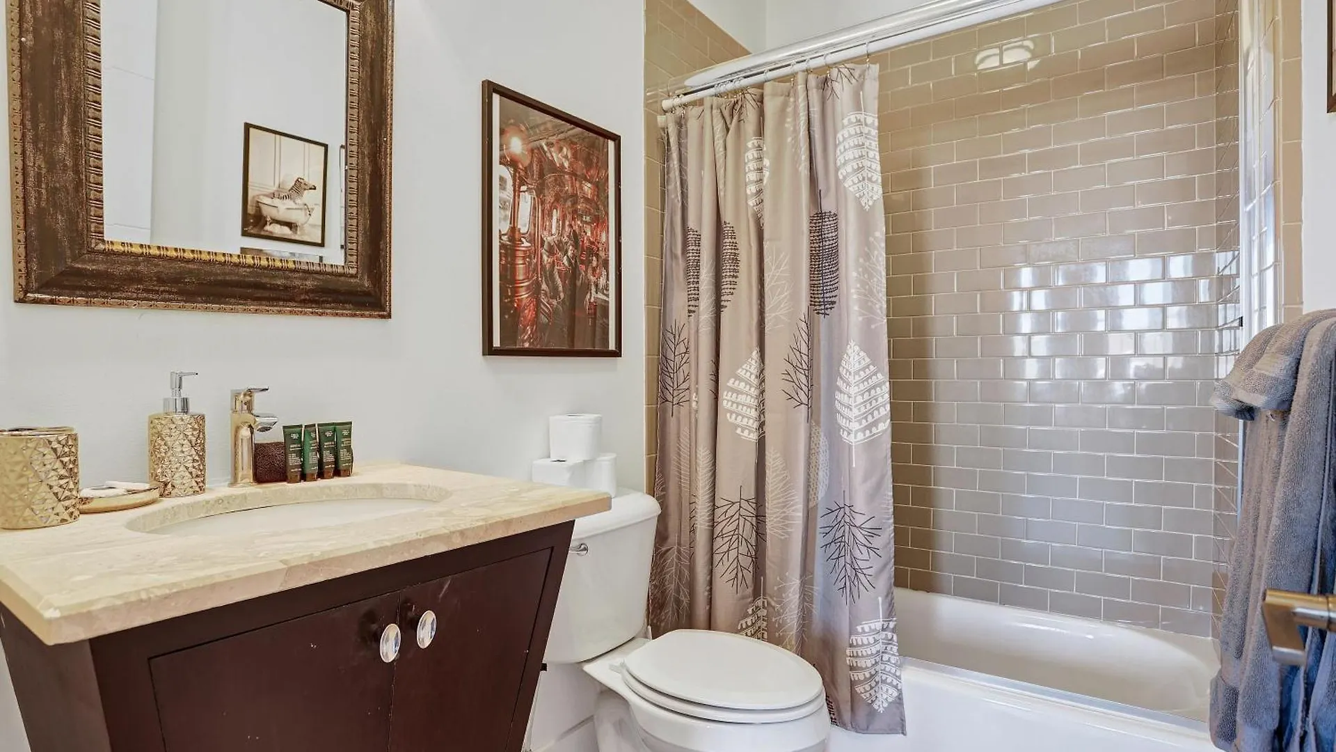 Corner View Broughton Penthouse With Free Reserved Parking Savannah